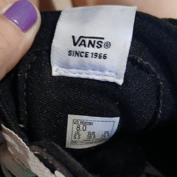Vans Unisex Black and White Classic Sneakers - Picture 9 of 9